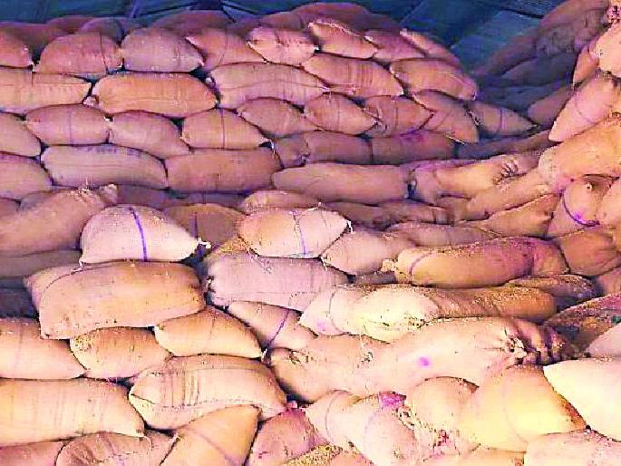 Supply of Bad Baranasi to Tribal Development Corporation | आदिवासी विकास महामंडळाला निकृष्ट बारदान्याचा पुरवठा Supply of Bad Baranasi to Tribal Development Corporation | आदिवासी विकास महामंडळाला निकृष्ट बारदान्याचा पुरवठा