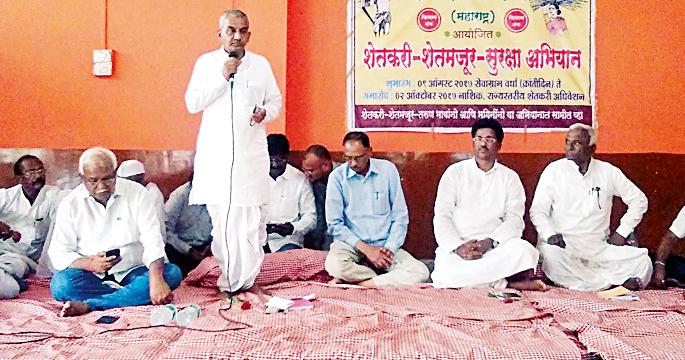 Farmers are ready to go to jail for the right | शेतकºयांनो, हक्कासाठी कारागृहात जाण्याची तयारी ठेवा Farmers are ready to go to jail for the right | शेतकºयांनो, हक्कासाठी कारागृहात जाण्याची तयारी ठेवा