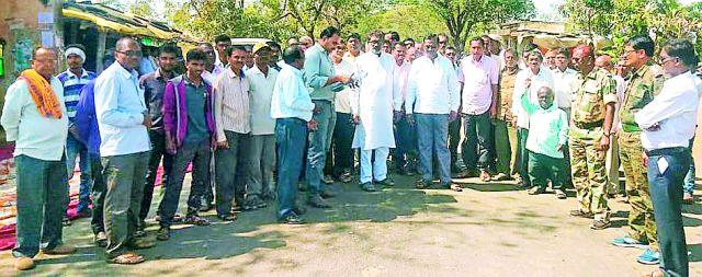 Movement to lift the charge on the center | केंद्रावरील धानाची उचल करण्यासाठी आंदोलन