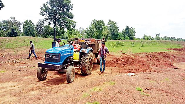 Theft expulsion by the officers 'Chakma' | अधिकाºयांना ‘चकमा’ देऊन चोर पसार