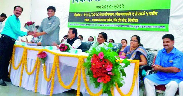 Farmers must get timely credit | शेतकऱ्यांना वेळेवर कर्ज मिळायलाच हवे