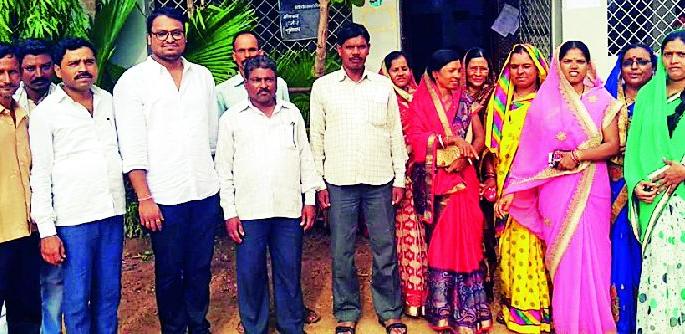 Ghoti's sarpanch Jitendra Dongray stepped down | घोटीचे सरपंच जितेंद्र डोंगरे पायउतार Ghoti's sarpanch Jitendra Dongray stepped down | घोटीचे सरपंच जितेंद्र डोंगरे पायउतार