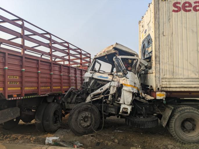 Eicher hit the container; One killed | आयशरला कंटेनरची धडक; एक ठार Eicher hit the container; One killed | आयशरला कंटेनरची धडक; एक ठार
