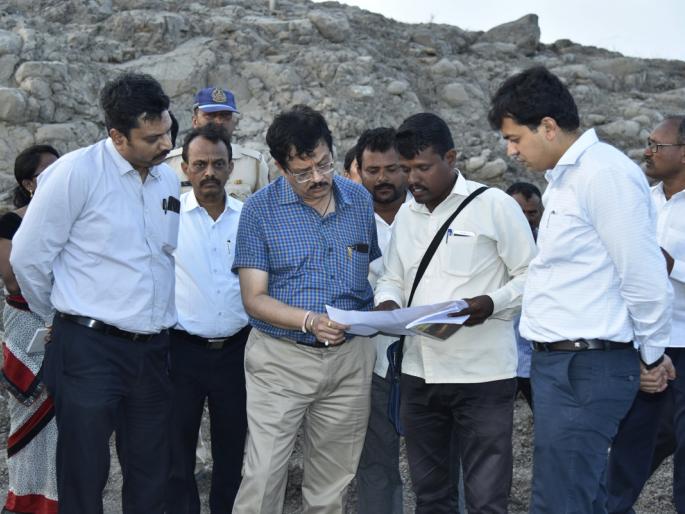 Kawethamahalak, Atpadi Taluka drought and scarcity situation in the survey | कवठेमहांकाळ, आटपाडी तालुक्यातील दुष्काळ व टंचाई स्थितीची केली पाहणी Kawethamahalak, Atpadi Taluka drought and scarcity situation in the survey | कवठेमहांकाळ, आटपाडी तालुक्यातील दुष्काळ व टंचाई स्थितीची केली पाहणी