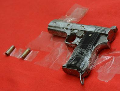 Both pellets with a sawdust pistol | गावठी पिस्तुलासह दोघे जेरबंद Both pellets with a sawdust pistol | गावठी पिस्तुलासह दोघे जेरबंद