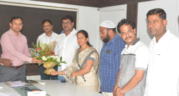 District collector after two months | दोन महिन्यानंतर लाभले जिल्हाधिकारी District collector after two months | दोन महिन्यानंतर लाभले जिल्हाधिकारी