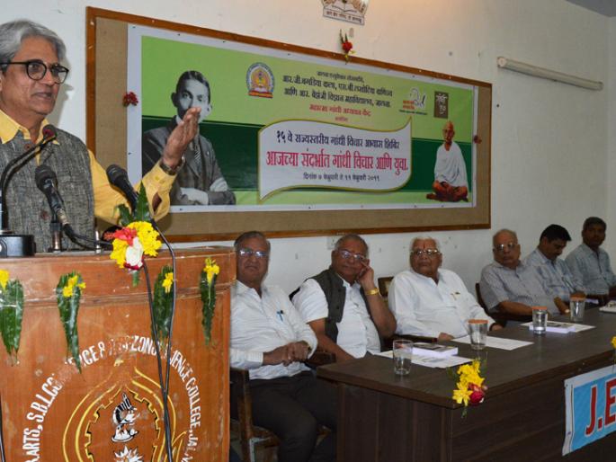 The importance of direct action is in Gandhiji thoughts | प्रत्यक्ष कृतीला महत्त्व हेच गांधी विचाराचे गमक