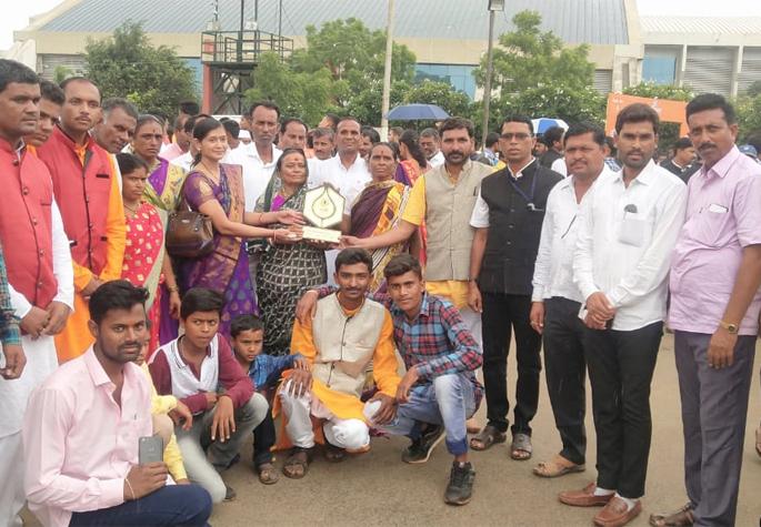 'Water Cup' Award for Wadhona Village | वाढोणा गावाला ‘वॉटर कप’ पुरस्कार 'Water Cup' Award for Wadhona Village | वाढोणा गावाला ‘वॉटर कप’ पुरस्कार