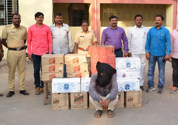 Two lakh's liquor seized | गोव्यातील दोन लाखांची दारू जप्त Two lakh's liquor seized | गोव्यातील दोन लाखांची दारू जप्त