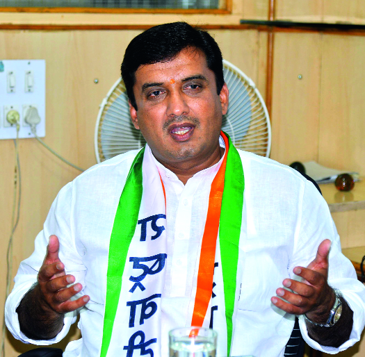 Lok Sabha Election 2019 The people of whose family took out, tell them on one platform | Lok Sabha Election 2019 कोणाची कुळं काढली, एका व्यासपीठावर सांगावं