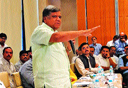 Smoke in industrial sector recession ... | औद्योगिक क्षेत्रात मंदीचा धूर... Smoke in industrial sector recession ... | औद्योगिक क्षेत्रात मंदीचा धूर...