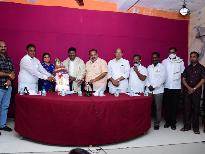 Honoring Corona Warriors in Niphad | निफाड मधील कोरोना योध्यांचा सत्कार