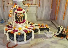 Shukshukat in temples in Igatpuri taluka | इगतपुरी तालुक्यात मंदिरांमध्ये शुकशुकाट Shukshukat in temples in Igatpuri taluka | इगतपुरी तालुक्यात मंदिरांमध्ये शुकशुकाट