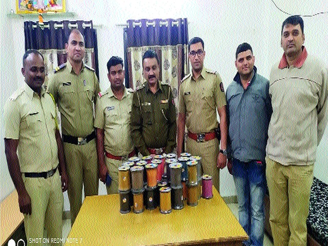 Twenty thousand cats seized in Cidco | सिडकोत वीस हजारांचा मांजा जप्त Twenty thousand cats seized in Cidco | सिडकोत वीस हजारांचा मांजा जप्त