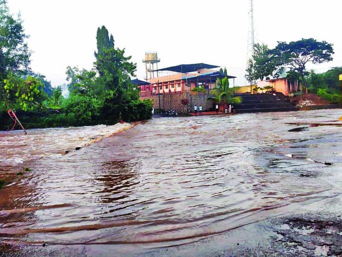 Kapoor pull out after 3 years | कापूर ओढा २५ वर्षांनी पात्राबाहेर Kapoor pull out after 3 years | कापूर ओढा २५ वर्षांनी पात्राबाहेर