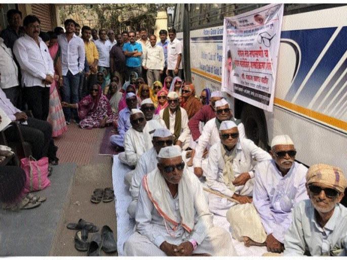 They got 'vision' to see the light of the lamp! | दीपोत्सवाचा उजेड पहाण्यासाठी ‘त्यांना’ मिळाली ‘दृष्टी’! They got 'vision' to see the light of the lamp! | दीपोत्सवाचा उजेड पहाण्यासाठी ‘त्यांना’ मिळाली ‘दृष्टी’!