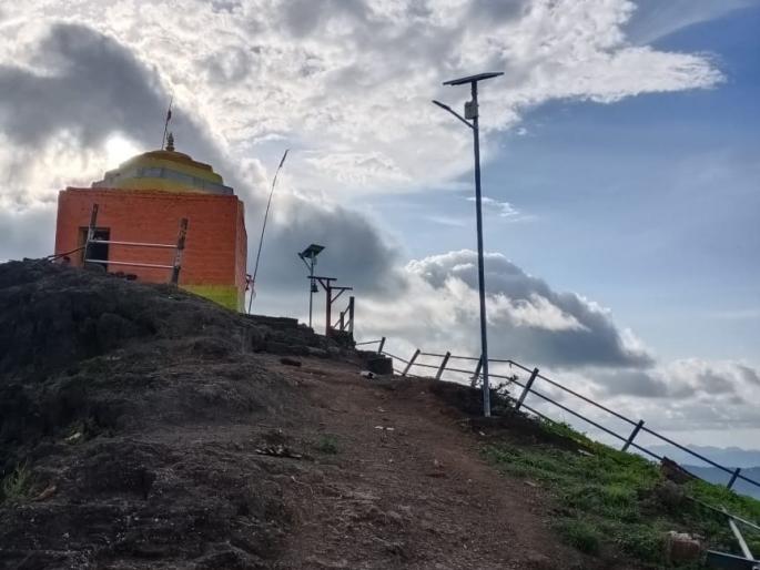 Darkness shines on Markandey Mountain! | मार्कण्डेय पर्वतावर उजळल्या अंधारवाटा! Darkness shines on Markandey Mountain! | मार्कण्डेय पर्वतावर उजळल्या अंधारवाटा!