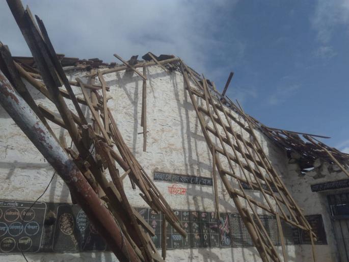 The square of the school of Malgaon collapsed | मळगाव शाळेची वर्गखोली कोसळली The square of the school of Malgaon collapsed | मळगाव शाळेची वर्गखोली कोसळली