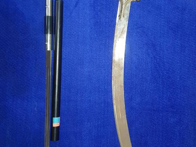 Police escorted two men to the sword | तलवार बाळगणाऱ्या दोघांना पोलीस कोठडी Police escorted two men to the sword | तलवार बाळगणाऱ्या दोघांना पोलीस कोठडी