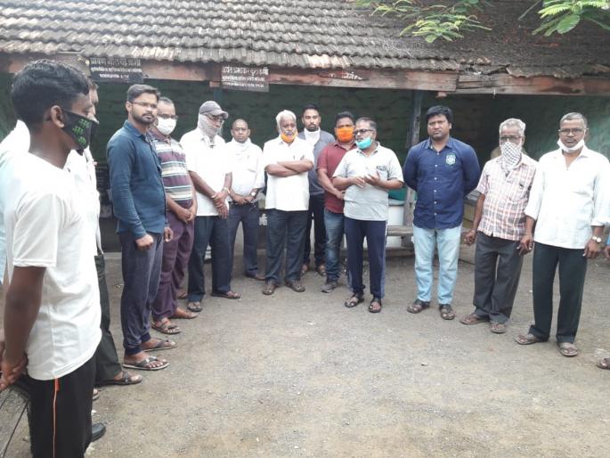 Tribute paid to journalist Datta Wadge on behalf of Malegaon Newspaper Vendors Association | मालेगाव वृत्तपत्र विक्रेता संघटनेतर्फे पत्रकार दत्ता वडगे यांना श्रद्धांजली Tribute paid to journalist Datta Wadge on behalf of Malegaon Newspaper Vendors Association | मालेगाव वृत्तपत्र विक्रेता संघटनेतर्फे पत्रकार दत्ता वडगे यांना श्रद्धांजली