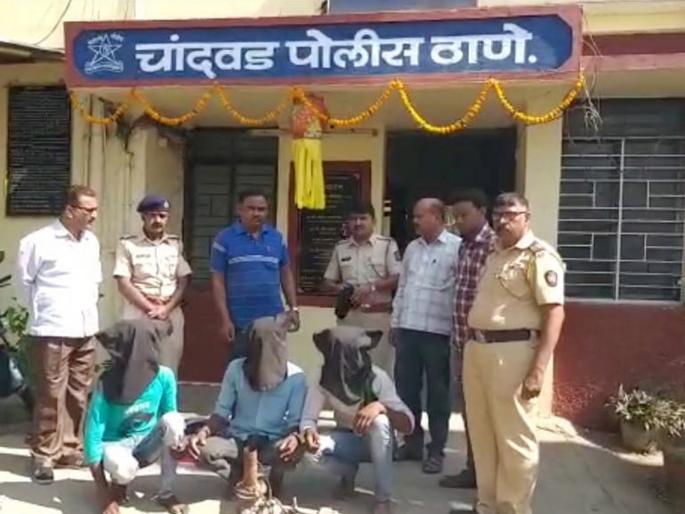 The villagers arrested three thieves stealing the electricity pump! | विद्युतपंप चोरणाऱ्या तिघांना ग्रामस्थांनी पकडले ! The villagers arrested three thieves stealing the electricity pump! | विद्युतपंप चोरणाऱ्या तिघांना ग्रामस्थांनी पकडले !