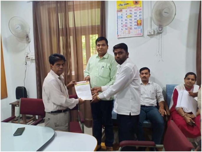 Lasalgaon-Waki-Talegaono demand for Manmad bus service | लासलगाव -वाकी- तळेगावरोही मनमाड बस सेवेची मागणी Lasalgaon-Waki-Talegaono demand for Manmad bus service | लासलगाव -वाकी- तळेगावरोही मनमाड बस सेवेची मागणी