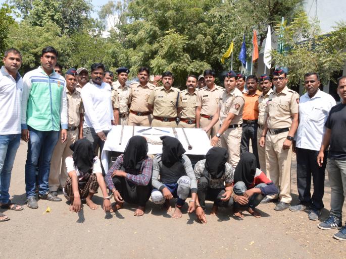 Five suspected criminals arrested for the robbery | दरोड्याच्या प्रयत्नात असलेल्या पाच सराईत गुन्हेगारांना अटक Five suspected criminals arrested for the robbery | दरोड्याच्या प्रयत्नात असलेल्या पाच सराईत गुन्हेगारांना अटक