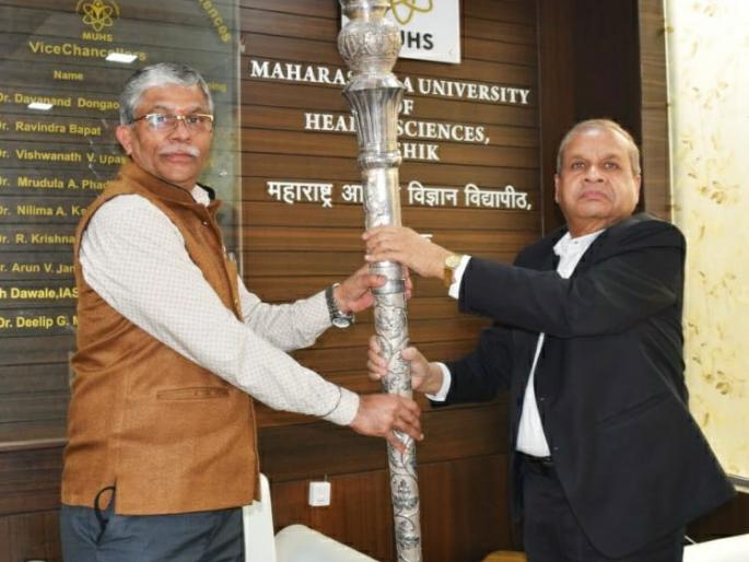 Karmalkar accepted the post of Health University | करमाळकर यांनी स्वीकारला  आरोग्य विद्यापीठाचा पदभार