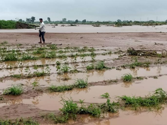 The river flooded, now flooded with victims' eyes | नदीचा पूर ओसरला, आता पिडीतांच्या डोळ्यातून महापूर