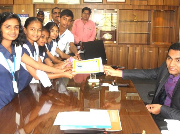 Schoolchildren Moved to Promote 'Healthy Health' | ‘सुदृढ आरोग्या’च्या हक्कासाठी सरसावल्या शालेय विद्यार्थिनी Schoolchildren Moved to Promote 'Healthy Health' | ‘सुदृढ आरोग्या’च्या हक्कासाठी सरसावल्या शालेय विद्यार्थिनी