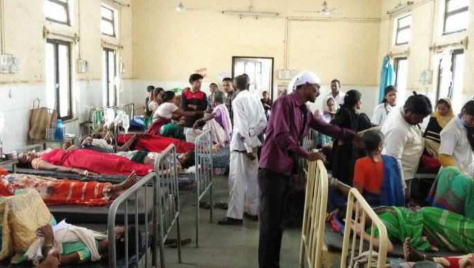 Three or three patients in a single bed | एकेका पलंगावर तीन-तीन रुग्ण