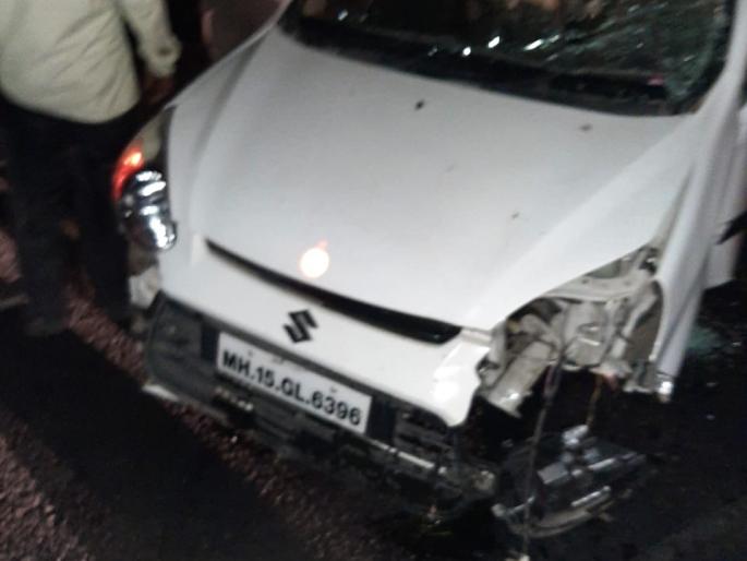 One seriously and two others were injured when a car hit a divider | कार दुभाजकावर आदळल्याने एक गंभीर तर दोन जण जखमी One seriously and two others were injured when a car hit a divider | कार दुभाजकावर आदळल्याने एक गंभीर तर दोन जण जखमी
