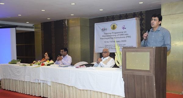 To contribute to disaster management plans: Abhijit Choudhary | आपत्ती व्यवस्थापन आराखड्यांसाठी सरपंचानी सहभाग द्यावा : डॉ. अभिजीत चौधरी