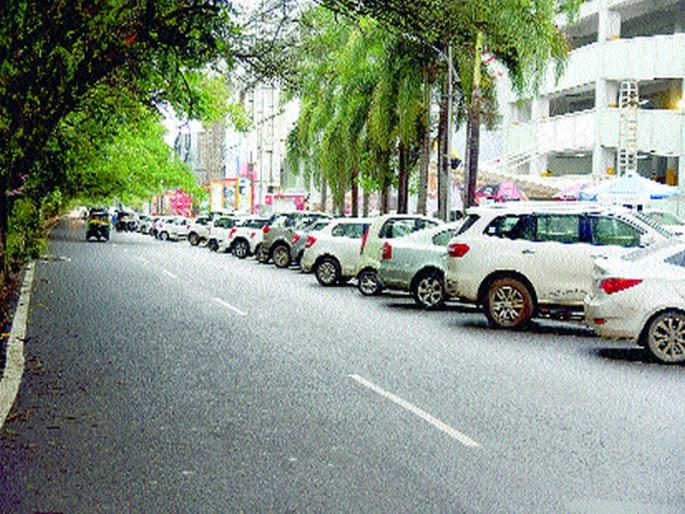 These parking places? | ही वाहनतळाची की कोंडीची ठिकाणे? These parking places? | ही वाहनतळाची की कोंडीची ठिकाणे?