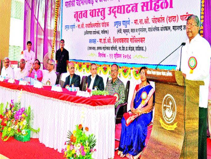 Parents are educated by mother tongue education | मातृभाषेतील शिक्षणाने संस्कारक्षम विद्यार्थी घडतात