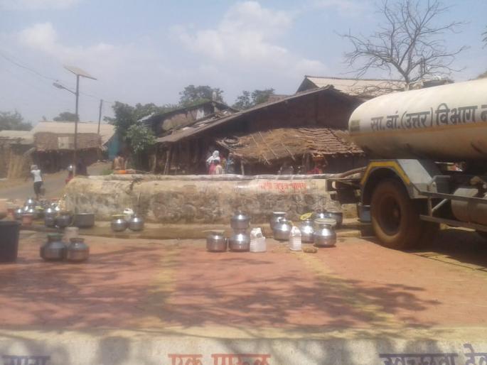 Water supply to 9 villages by 5 tankers | नऊ गावांना ५ टॅँकरद्वारे पाणीपुरवठा Water supply to 9 villages by 5 tankers | नऊ गावांना ५ टॅँकरद्वारे पाणीपुरवठा