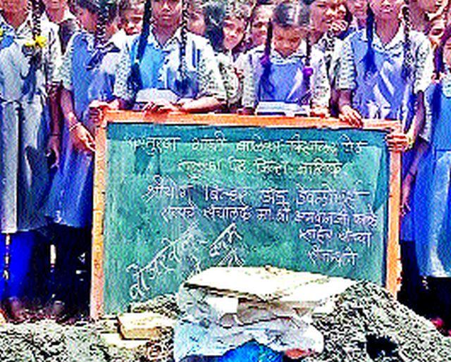 Kasturba waits for water | कस्तुरबाच्या लेकींची पाण्यासाठीची थांबली भटकंती Kasturba waits for water | कस्तुरबाच्या लेकींची पाण्यासाठीची थांबली भटकंती
