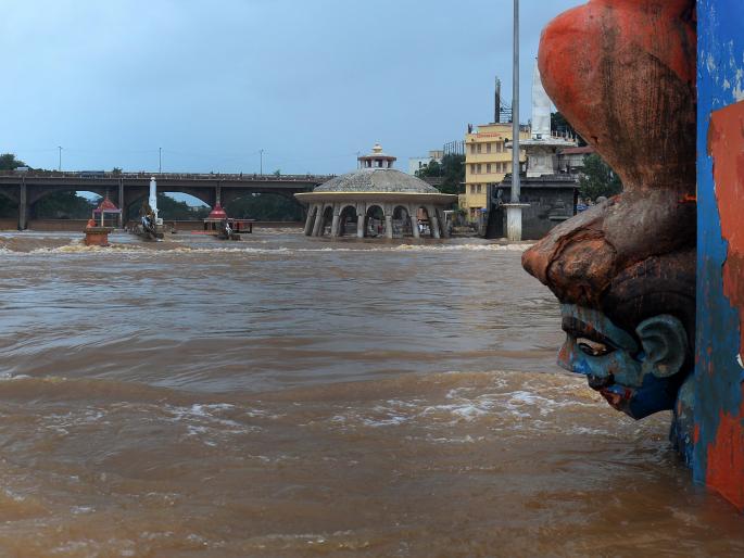 Eight days later, the goddamn flood was gone | आठ दिवसांनंतर गोदेचा पूर ओसरला Eight days later, the goddamn flood was gone | आठ दिवसांनंतर गोदेचा पूर ओसरला
