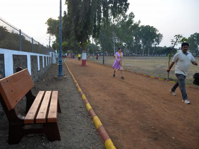 Deolali Camp on development road | विकासाच्या वाटेवरील देवळाली कॅम्प Deolali Camp on development road | विकासाच्या वाटेवरील देवळाली कॅम्प