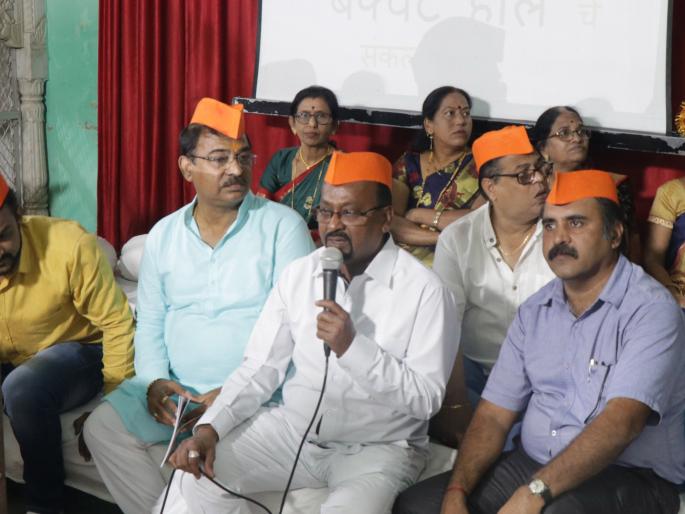 Goldsmiths felicitate Yashwant | सुवर्णकार समाजातर्फे यशवंतांचा सत्कार