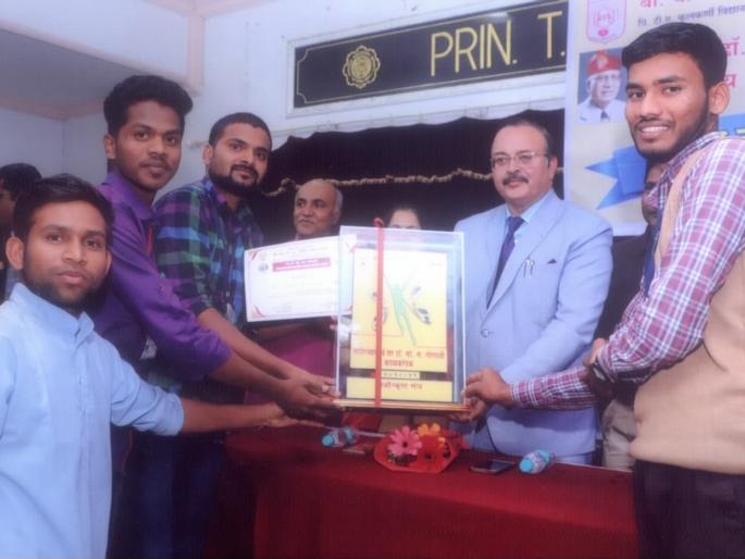 'Fergusson' won the Poetry Poetry Trophy | ‘फर्ग्युसन’ने जिंकला गोसावी काव्य करंडक 'Fergusson' won the Poetry Poetry Trophy | ‘फर्ग्युसन’ने जिंकला गोसावी काव्य करंडक
