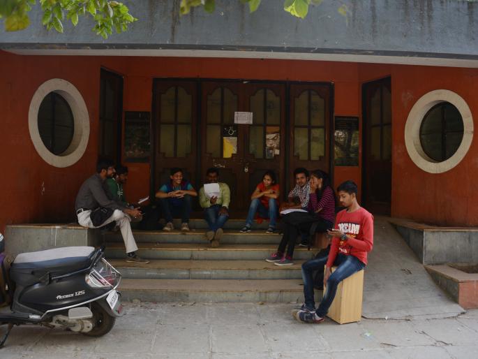 Skip cultural, social organizations! | सांस्कृतिक, सामाजिक संस्था तरी वगळा!