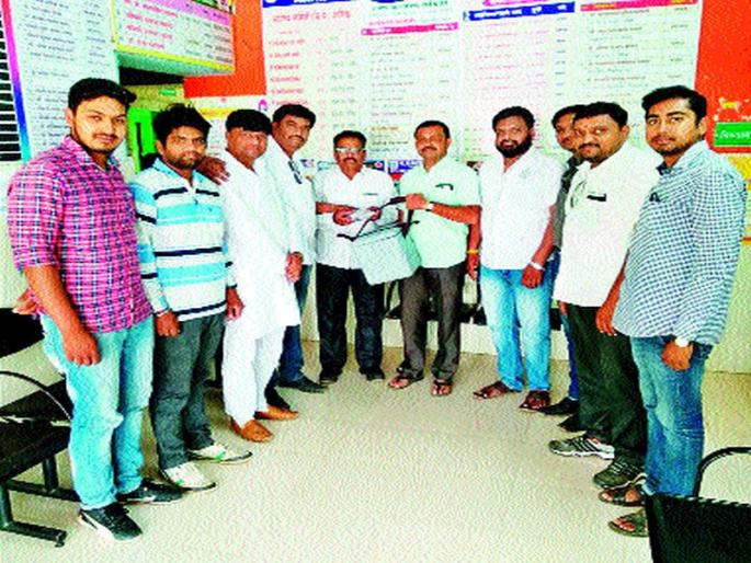 Vaccine available at Pimpalgaon Health Center | पिंपळगाव आरोग्य केंद्रात लस उपलब्ध ; नागरिकांमध्ये समाधान Vaccine available at Pimpalgaon Health Center | पिंपळगाव आरोग्य केंद्रात लस उपलब्ध ; नागरिकांमध्ये समाधान