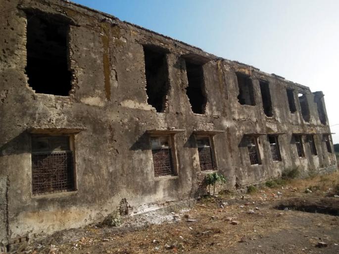 Parbhani: A teacher from a year has got three subjects | परभणी : तीन विषयांना मिळेनात वर्षभरापासून शिक्षक Parbhani: A teacher from a year has got three subjects | परभणी : तीन विषयांना मिळेनात वर्षभरापासून शिक्षक