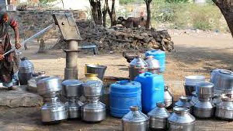 Parbhani: Water scarcity plan on paper | परभणी : पाणीटंचाईचा कृती आराखडा कागदावरच Parbhani: Water scarcity plan on paper | परभणी : पाणीटंचाईचा कृती आराखडा कागदावरच