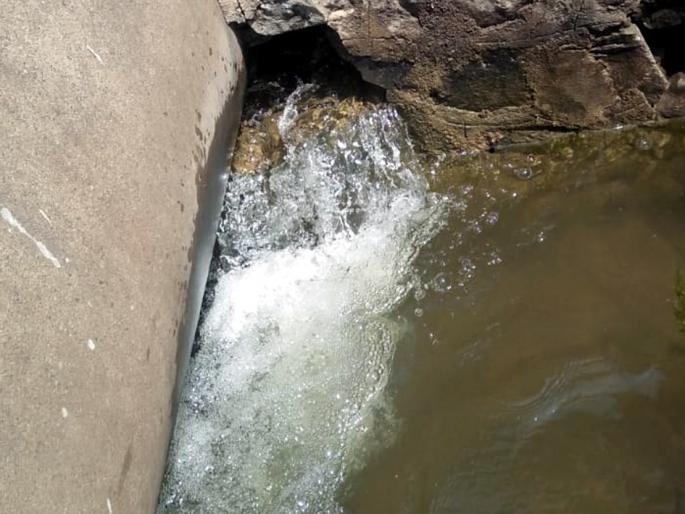 Parbhani: 90 percent of the water in the canals is in vain | परभणी : कालव्यातील ९० टक्के पाण्याची होतेय नासाडी Parbhani: 90 percent of the water in the canals is in vain | परभणी : कालव्यातील ९० टक्के पाण्याची होतेय नासाडी