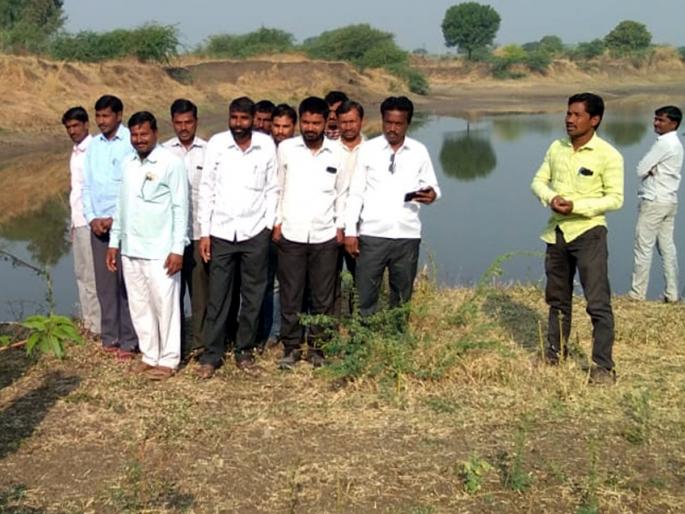 The contractor has been blocked by the water | पाणी उपसा करणाऱ्या ठेकेदारास अडविले The contractor has been blocked by the water | पाणी उपसा करणाऱ्या ठेकेदारास अडविले