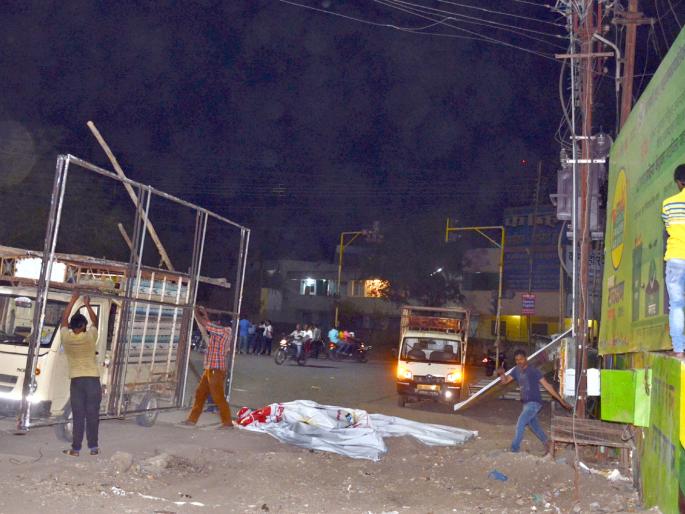 Parbhani: Once the code of conduct came, the city became hoardings free | परभणी: आचारसंहिता लागताच शहर झाले होर्डिंग्जमुक्त Parbhani: Once the code of conduct came, the city became hoardings free | परभणी: आचारसंहिता लागताच शहर झाले होर्डिंग्जमुक्त