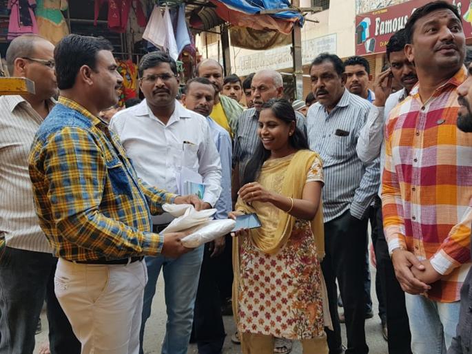Parbhani: two and a half quintals of plastic seized | परभणी : अडीच क्विंटल प्लास्टिक जप्त