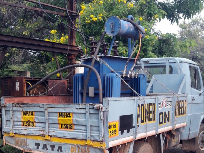 Parbhani: A lively game of citizens by Mahavidyar Company | परभणी : महावितरण कंपनीकडून नागरिकांच्या जिवाशी खेळ Parbhani: A lively game of citizens by Mahavidyar Company | परभणी : महावितरण कंपनीकडून नागरिकांच्या जिवाशी खेळ